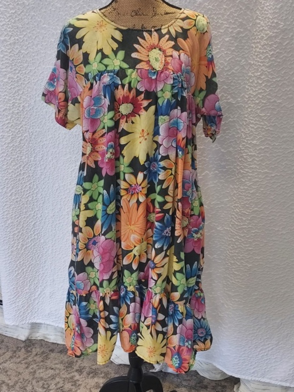 Vintage Vibrant Floral House Dress/ MuuMuu With Pockets in Black Background